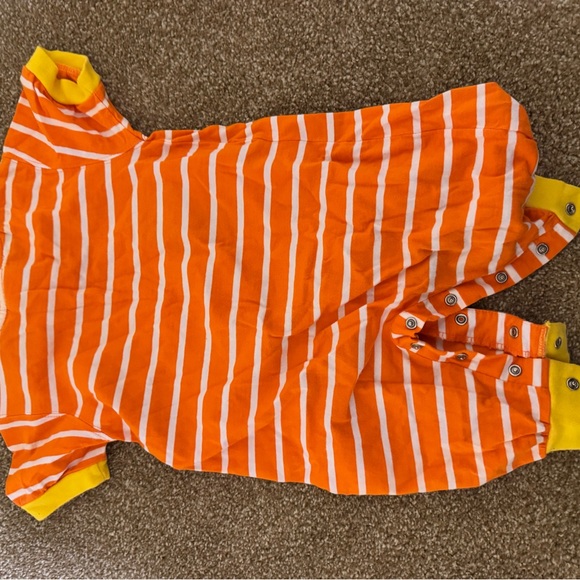 Vintage Winnie the Pooh Disney baby romper - Picture 3 of 4
